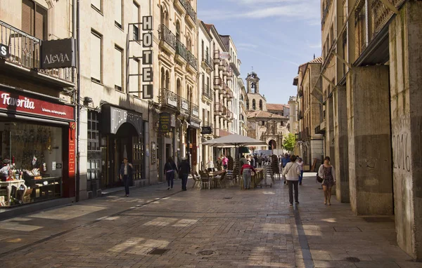 Торговая улица в Саламанке, Испания — стоковое фото