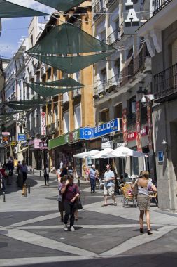 İnsanlar Madrid, İspanya'da alışveriş