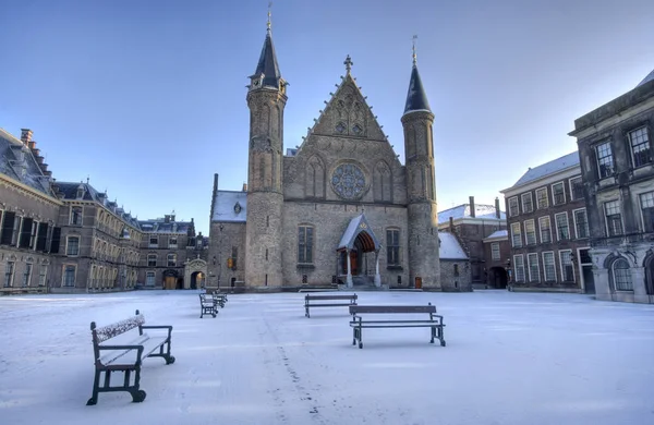 Nederländska parlamentet i snö — Stockfoto