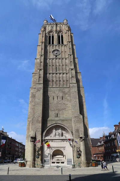 El campanario de la Iglesia de Saint-Eloi, en Dunkerque, Francia . — Foto de Stock