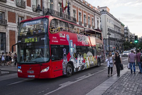 Autobús turístico en Madrid, España — Foto de Stock