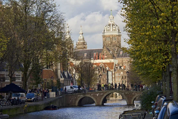 Iglesia de Ámsterdam en otoño —  Fotos de Stock