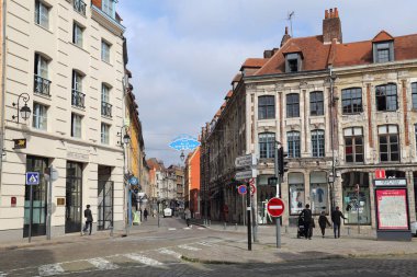 Louise de Bettignies 'i Lille, Fransa' ya yerleştirin.