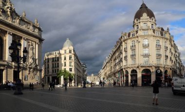 Yer de tiyatro kare önünde Opera Lille bina,