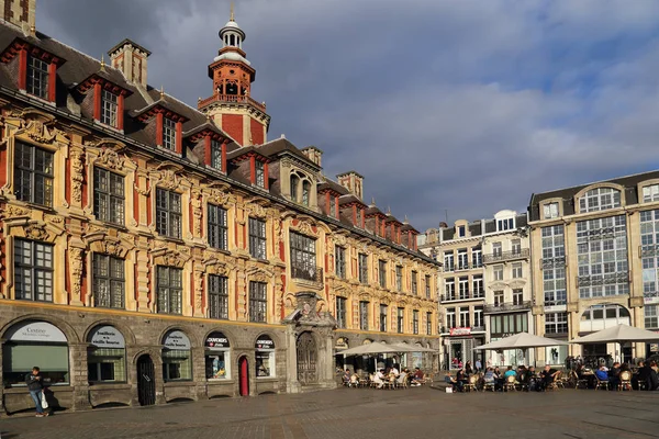 Antiguo edificio de la Bolsa en Lille, Francia — Foto de Stock