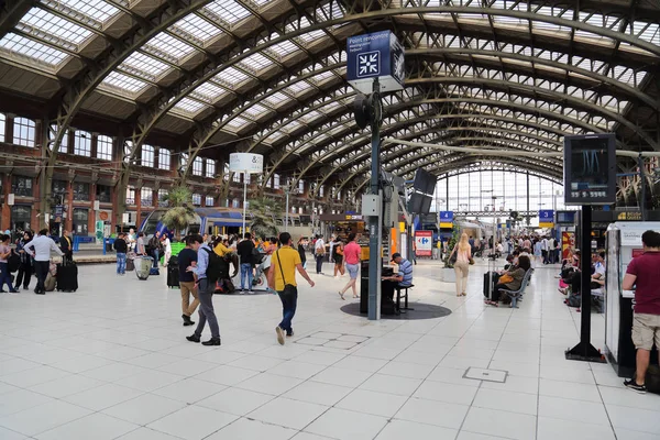 Interior de la estación de tren de Lille, Francia — Foto de Stock