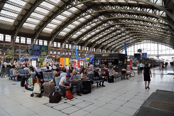 Interior de la estación de tren de Lille, Francia — Foto de Stock
