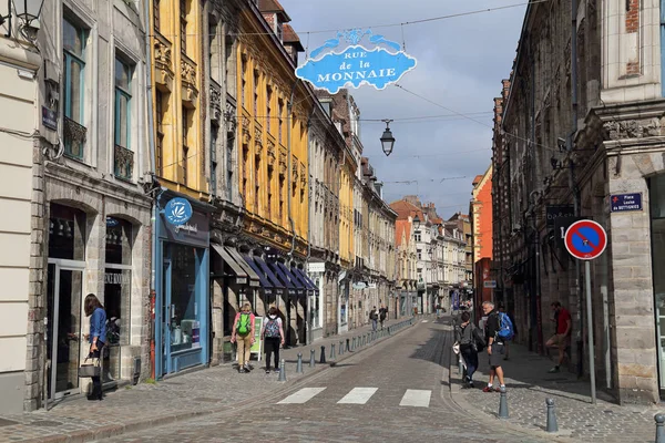 De straat Rue de la Monnaie in Lille, Frankrijk — Stockfoto