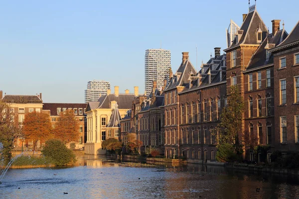 Haag regeringsbyggnaden i höst, Holland — Stockfoto