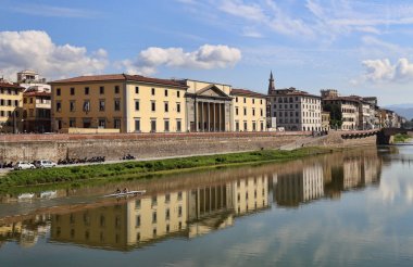 Floransa, İtalya Arno Nehri boyunca tarihi binalar