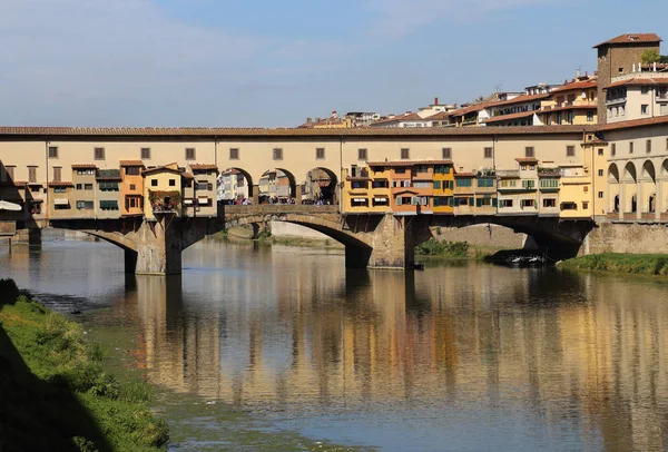 Ponte Vecchio brug in Florence, Italië — Stockfoto