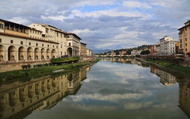 Uffizi Galerisi Arno Nehri Floransa, İtalya