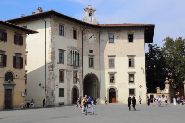 Palazzo dell Orologio şövalyeler meydanında Pisa, İtalya 