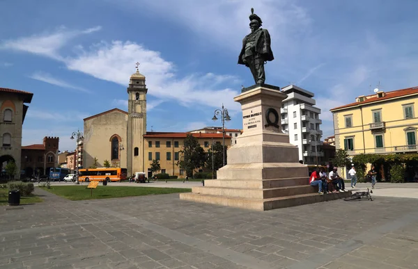 Piazza vittorio emanuele ii in pisa, italien — Stockfoto