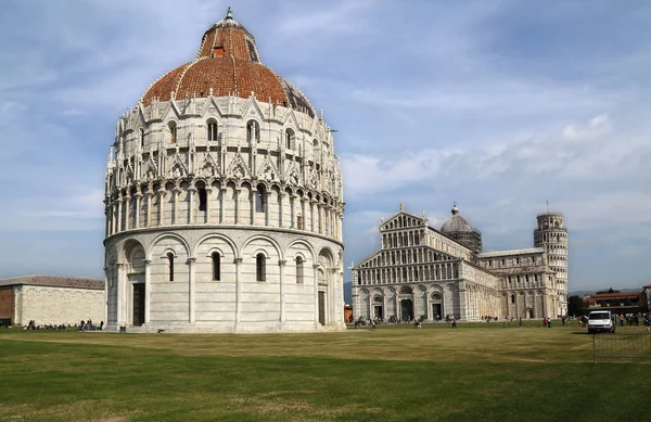 Baptistry: ve Katedrali, Pisa, İtalya — Stok fotoğraf
