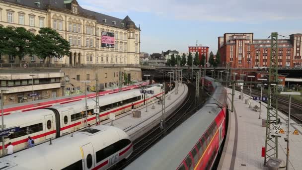 Pasajeros Los Andenes Trenes Estación Central Hamburgo Alemania Octubre 2019 — Vídeos de Stock