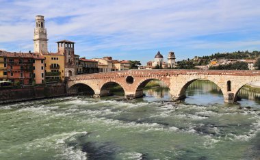 Ponte Pietra köprü Verona, İtalya