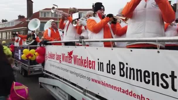 Mensen Nemen Deel Aan Sinterklaas Parade Den Haag November 2019 Stockvideo's