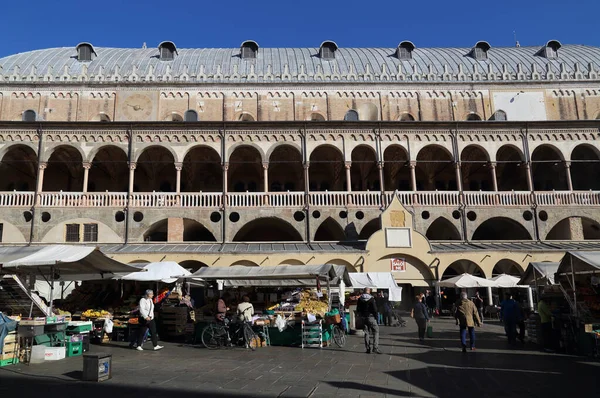 Historisch marktgebouw in Padua, Italië — Stockfoto