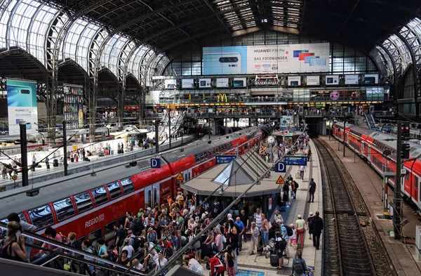 Hamburg Tren İstasyonu, Almanya — Stok fotoğraf