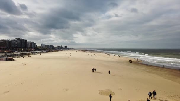 Pessoas Caminhando Praia Mar Norte Haia Holanda Outubro 2019 — Vídeo de Stock