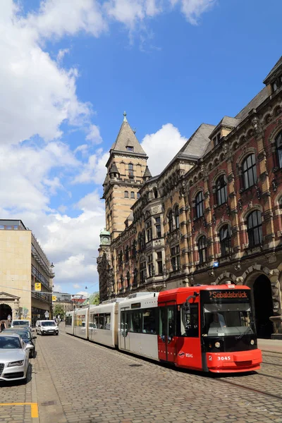 Bremen, Almanya 'da tarihi binaları olan bir cadde — Stok fotoğraf