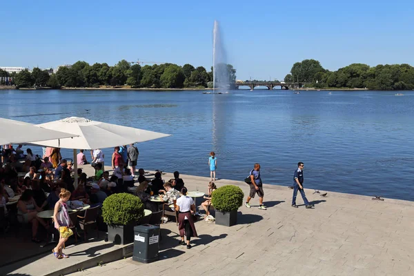 Alsterfontein in Hamburg, Duitsland — Stockfoto