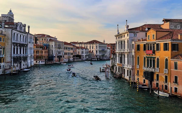 Le Grand Canal dans la soirée à Venise, Italie — Photo