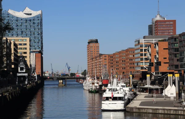 Hamburg, Almanya 'da Santorhafen' in modern mimarisi — Stok fotoğraf