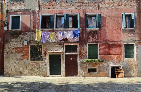 Lavage suspendu à sécher à Venise, Italie — Photo