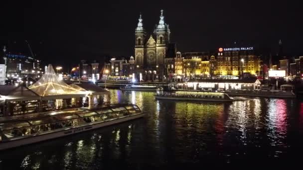 Amsterdam Netherlands December 2019 Tour Boat Sails Canal Illuminated Church 비디오 클립