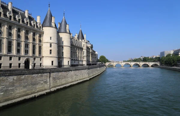 Immeuble conciergerie à Paris, France — Photo