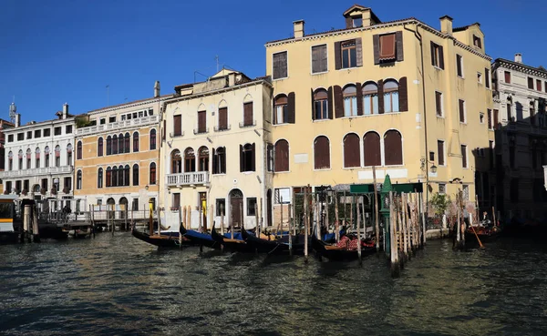 Palazzo Histórico en Venecia, Italia — Foto de Stock