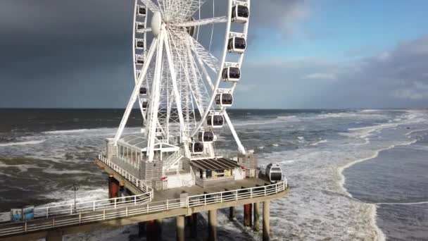 Het Strand Zee Een Reuzenreuzenrad Den Haag Nederland Rechtenvrije Stockvideo