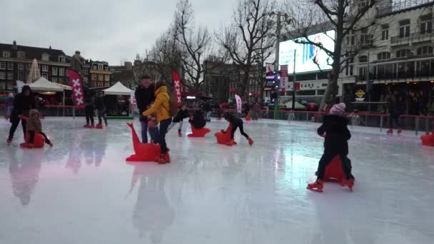 People Skating Ice Rink Central Amsterdam Netherlands December 2019 Videoklipp