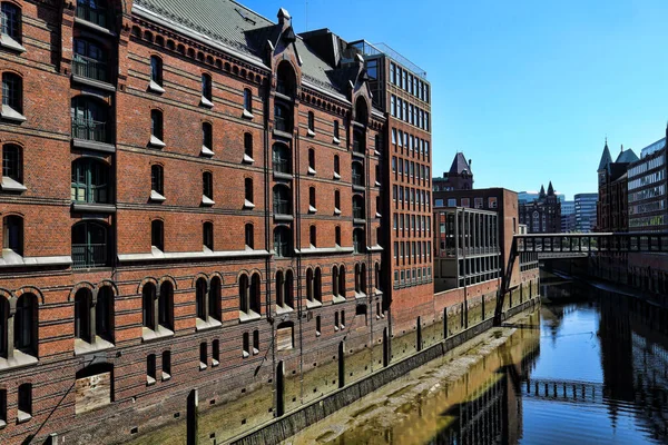 Kanál Historickými Skladišti Okrese Speicherstadt Haburgu Německo — Stock fotografie