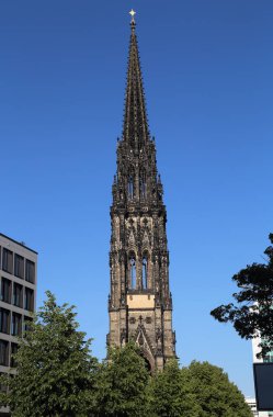 St. Nicholas Kulesi ya da Almanya 'nın Hamburg kentindeki Nikolaikirche Kilisesi.