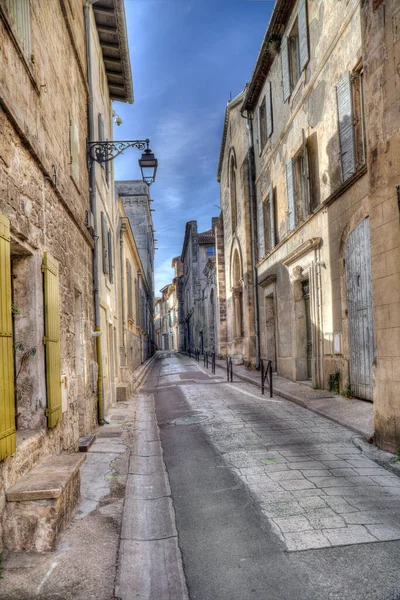 Straße Mit Historischen Häusern Der Altstadt Von Arles Frankreich — Stockfoto