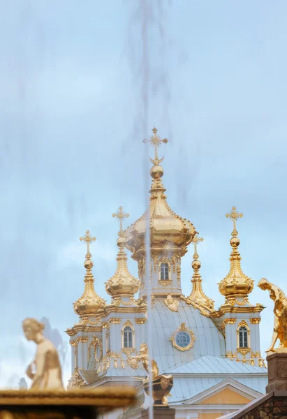 Peterhof, Russland. ehemalige Residenz der russischen Monarchen. — Stockfoto