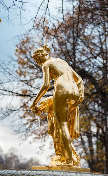 Danaida golden fountain in Peterhof — Stock Photo, Image