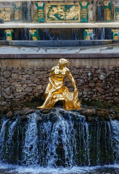 Peterhof, Russia. Former residence of the Russian monarchs. — Stock Photo, Image