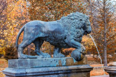 Peterhof aslan cascade unsurları