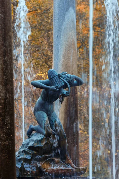 A cascata de Leão em Peterhof — Fotografia de Stock