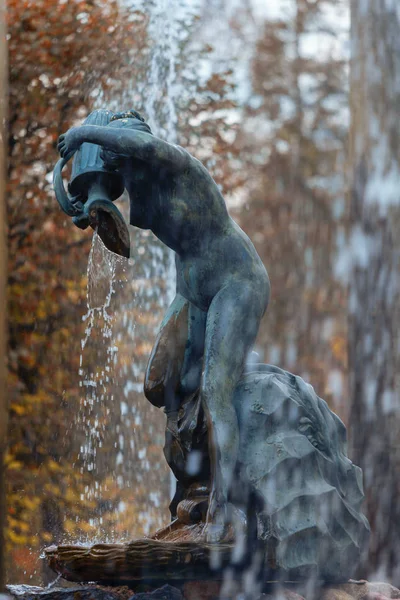 Lion kaskáda v Peterhof — Stock fotografie