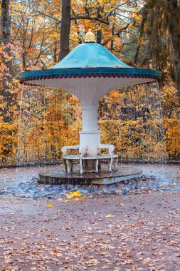 Şemsiye çeşme kırık 