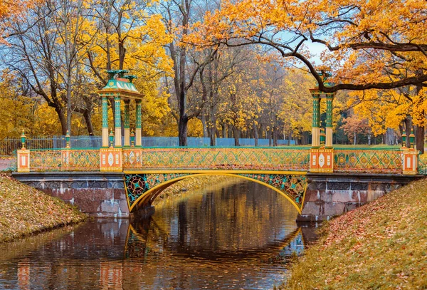 Alexander parkta küçük Çince Köprüsü.