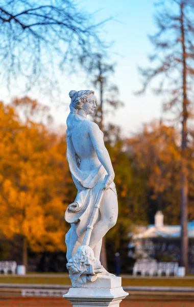 Estátua no parque — Fotografia de Stock