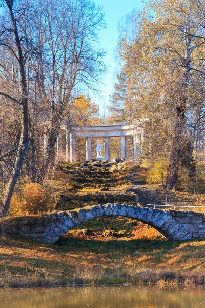 Paisaje otoñal en Pavlovsk — Foto de Stock