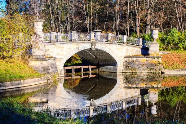 Visconti Bridge w parku Pavlovsk — Zdjęcie stockowe