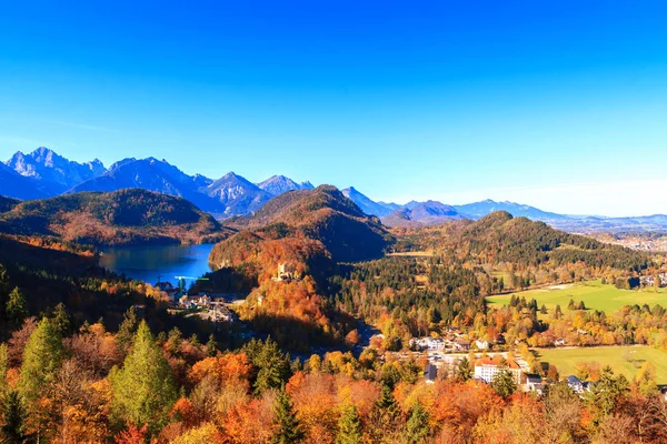 Mountain lake and  view to Bavarian Alps — Stock Photo, Image